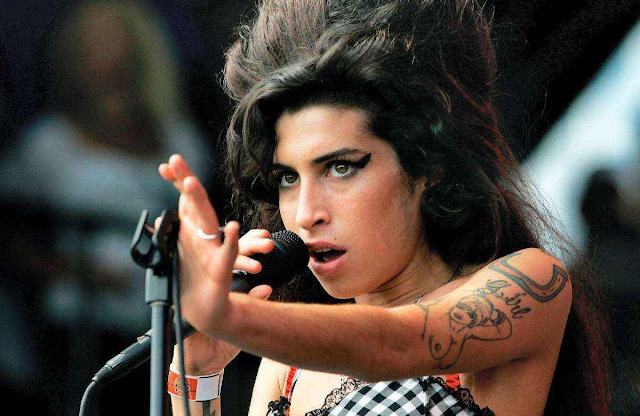 A misteriosa morte de Amy Winehouse é o tema do Câmera Record deste domingo (28)