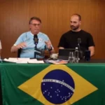 Jair Bolsonaro e os filhos em live. Foto: reprodução