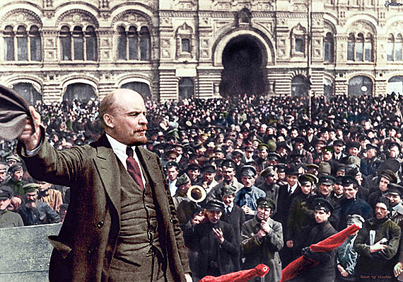 Lenin chega às vinte e três horas do dia 3 de abril de 1917 na estação em Petrogrado - Foto: Reprodução