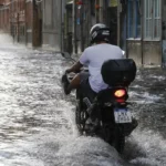 As consequências das fortes chuvas que caíram na região metropolitana do Rio nesse fim de semana ainda são sentidas pela população - Fernando Frazão/Agência Brasil