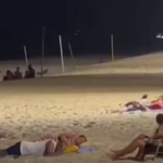 Moradores de Maricá ficam sem luz e dormem na praia. Foto: reprodução