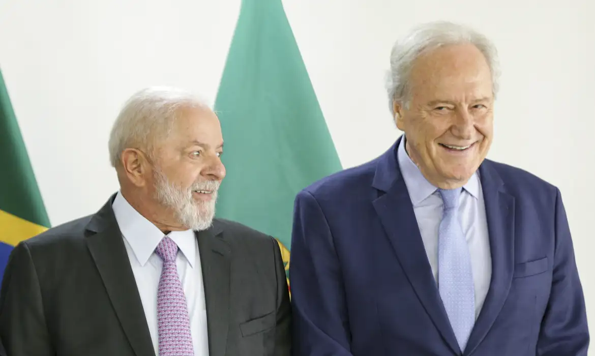 Lula assina nomeação de Lewandowski no Ministério da Justiça