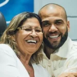 Lúcia Alves e seu filho, o ex-jogador Daniel Alves - Foto: Reprodução