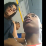 Jovem é assediado em ônibus por senhora. Foto: Reprodução