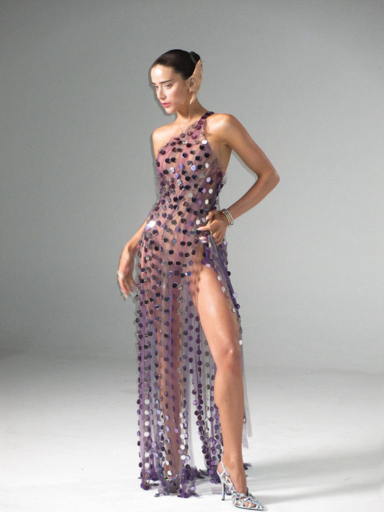 Baile da Vogue: Lívia Nunes se transforma em ser intergaláctico - Foto: Joaokvp