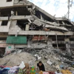 Destruição no Banco da Jordânia e instalações comerciais, devido aos bombardeios de Israel na Cidade de Gaza, em 13 de fevereiro de 2024 [Dawoud Abo Alkas/Agênica Anadolu]