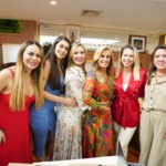 Mara Ferraz celebra seus 53 anos ao lado de personalidades como Helô Pinheiro e Beth Szafir