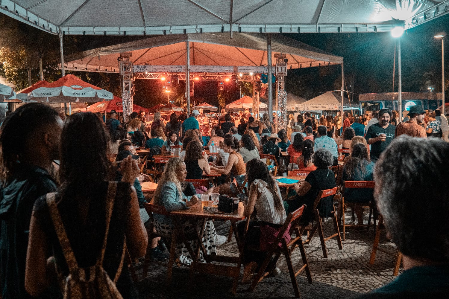 QUINTAL DOS BOTECOS reúne música e gastronomia de bares e restaurantes famosos em Caxias