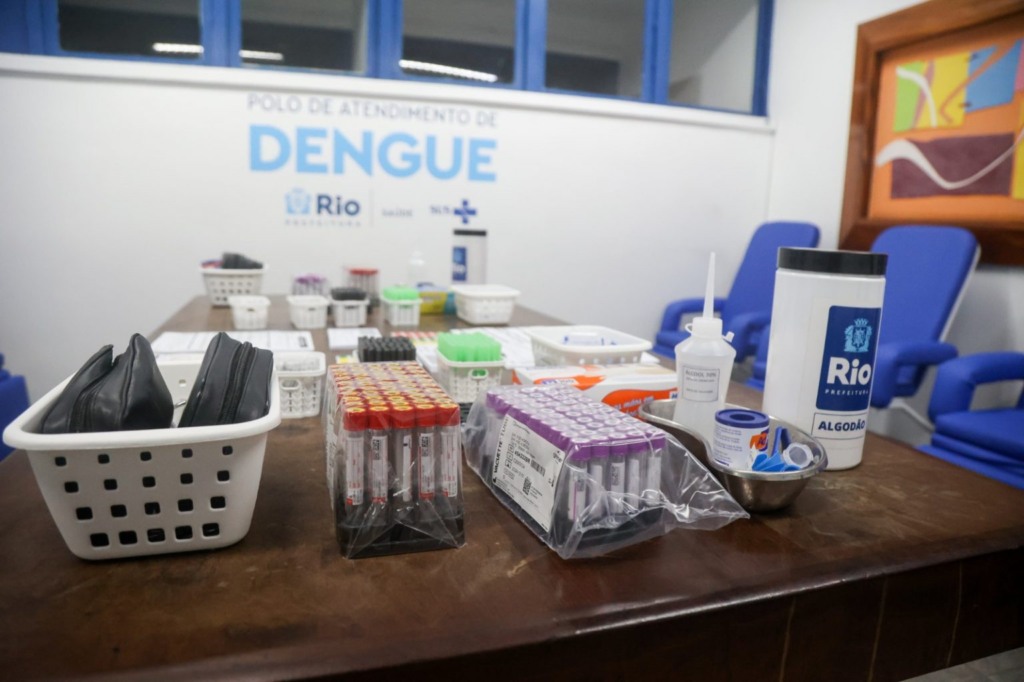 Os polos são preparados para o diagnóstico e tratamento das pessoas com dengue, com pontos para hidratação venosa ou oral – Edu Kapps/Prefeitura do Rio
