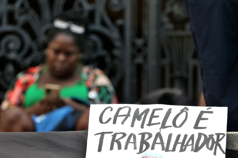 Camelôs que atuam no município do Rio têm denunciado aumento das repressões da Guarda Municipal nos últimos anos - Foto: Tânia Rêgo/Agência Brasil