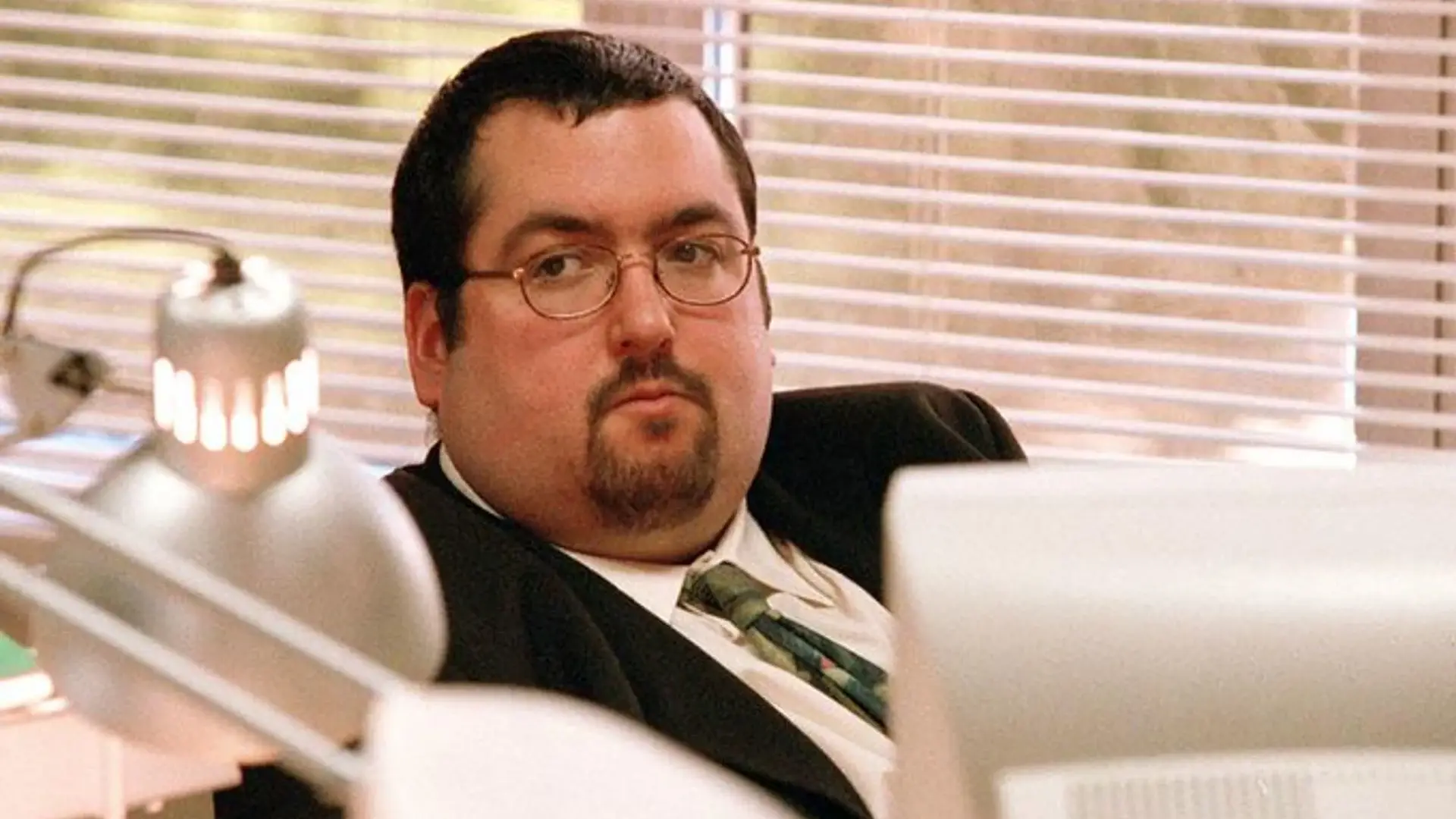 Ewen MacIntosh como Keith Bishop na série “The Office”. Foto: reprodução