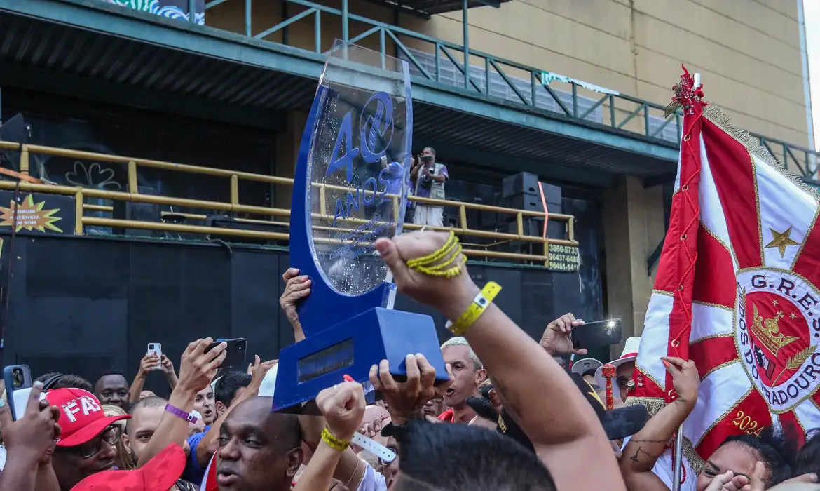 No Rio de Janeiro, desfile das campeãs começa com show inédito - Foto: Agência Brasil