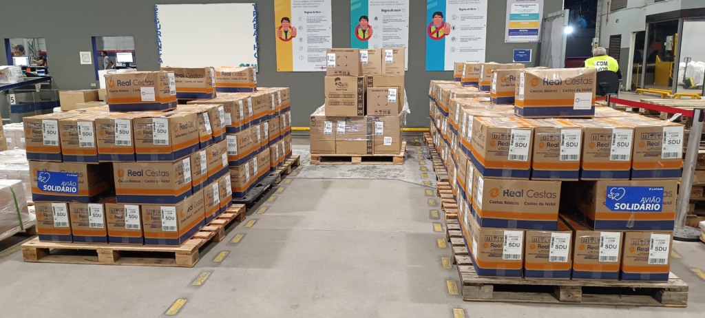Avião Solidário da LATAM transporta gratuitamente até o Rio de Janeiro três toneladas de cestas básicas para as vítimas das fortes chuvas na capital fluminense 
Crédito: Divulgação LATAM
