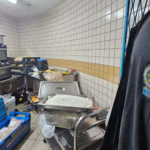 Em Camarote no Rio de Janeiro, Cabines de banheiro são usadas para armazenar alimentos — Foto: Divulgação