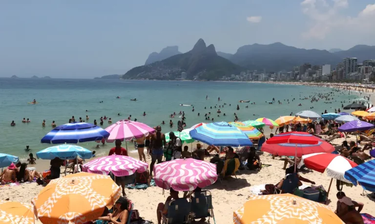 Pesquisa do HotéisRIO revela que o carnaval no Rio alcançou uma média de 87% de ocupação em hotéis, com destaque para os bairros da zona sul.