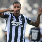 Janderson comemora o segundo gol da vitória alvinegra (Crédito: Vitor Silva/SAF Botafogo)