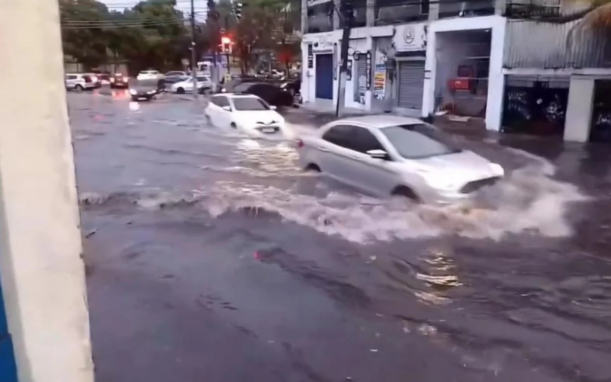 Ruas do Valqueire, no Rio de Janeiro ficaram alagadas - Foto: Reprodução das Redes Sociais