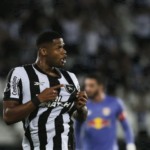 Junior Santos marcou os dois gols da vitória do Botafogo (Crédito: Úrsula Nery/Agência FERJ)