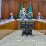 Presidente Lula durante a reunião ministerial, nesta segunda-feira (18), no Palácio do Planalto - Foto: Ricardo Stuckert/PR