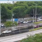 Vazamento de água causa congestionamento na Barra da Tijuca (foto: reprodução)