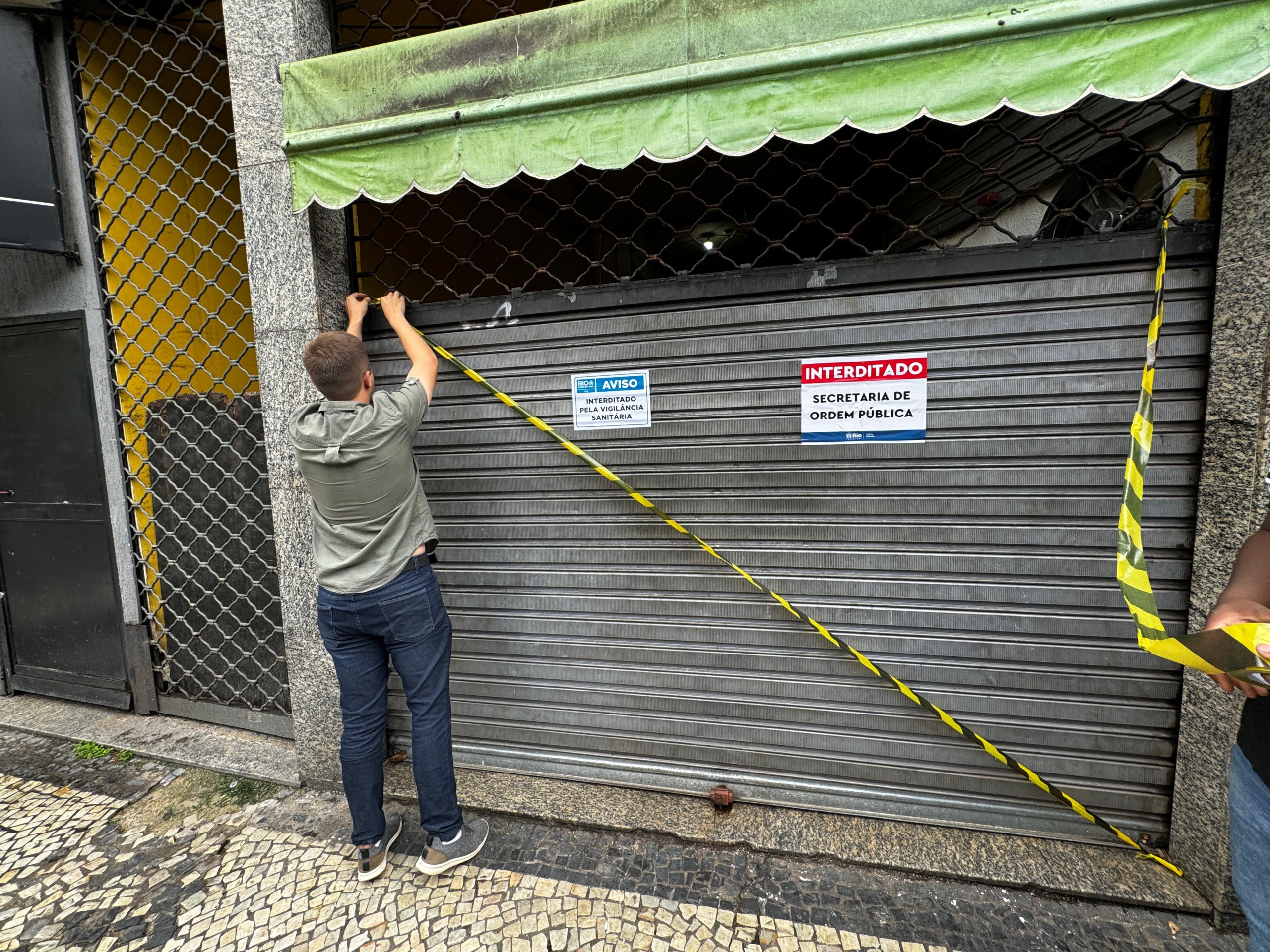 Prefeitura do Rio interdita, mais uma vez, depósito clandestino e insalubre, em Copacabana