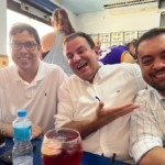 Eduardo Paes e Claudio Castro, juntos em um boteco do Cachambi, no Rio de Janeiro - Foto: Reprodução X