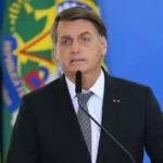 A mais recente pesquisa do Datafolha revelou que a maioria dos brasileiros, representando 55%, acredita que o ex-presidente Jair Bolsonaro tentou um golpe para permanecer no poder, enquanto 39% discordam dessa visão