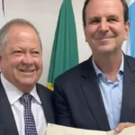 Chiquinho Brazão e Eduardo Paes durante nomeação como secretário especial de Ação Comunitária da prefeitura do Rio. Foto: DIvulgação