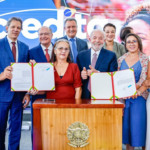 O presidente Lula, ministros, autoridades e potenciais usuários das novas opções de crédito no evento de lançamento do Acredita no Palácio do Planalto. Foto: Ricardo Stuckert / PR