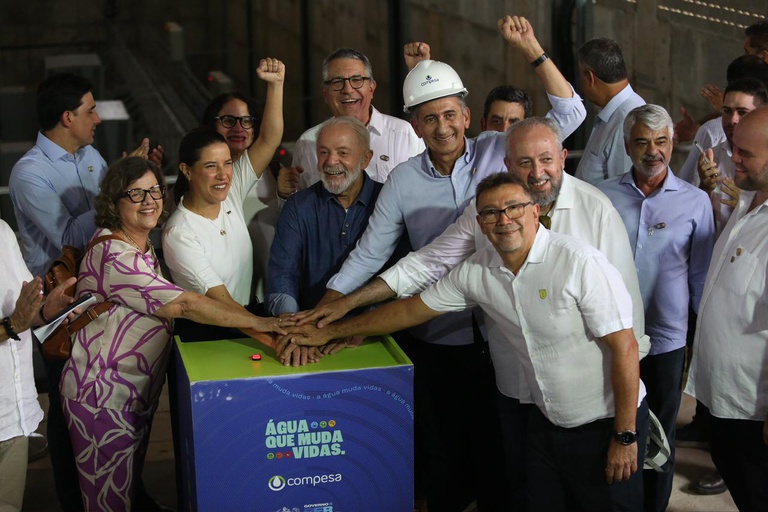 "Eu saí da Caetés (interior de Pernambuco) para São Paulo como uma criança a mais de oito filhos em um Pau de Arara. E saímos para não morrer de fome nem de sede”, disse, emocionado, o presidente Lula. (Foto:Dênio Simões/MIDR).