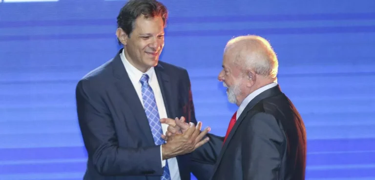 Fernando Haddad e o presidente Luiz Inácio Lula da Silva - Foto: Fabio Pozzebom/Agência Brasil