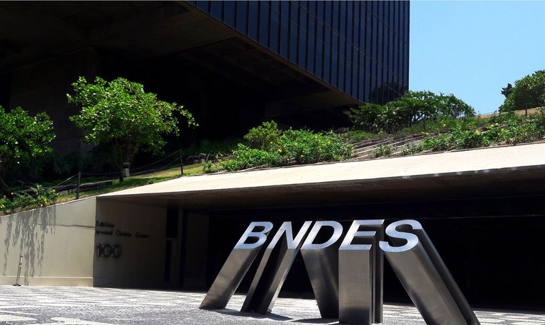 O Banco Nacional de Desenvolvimento Econômico e Social (BNDES) confirma que está prevista a divulgação do Edital de Seleção Pública no segundo semestre de 2024