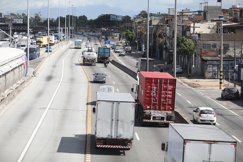 Possiblidade do número de acidentes provocados por caminhões é seis vezes maior do que as ocorrências cometidas por carros - Fabio Motta/Prefeitura do Rio