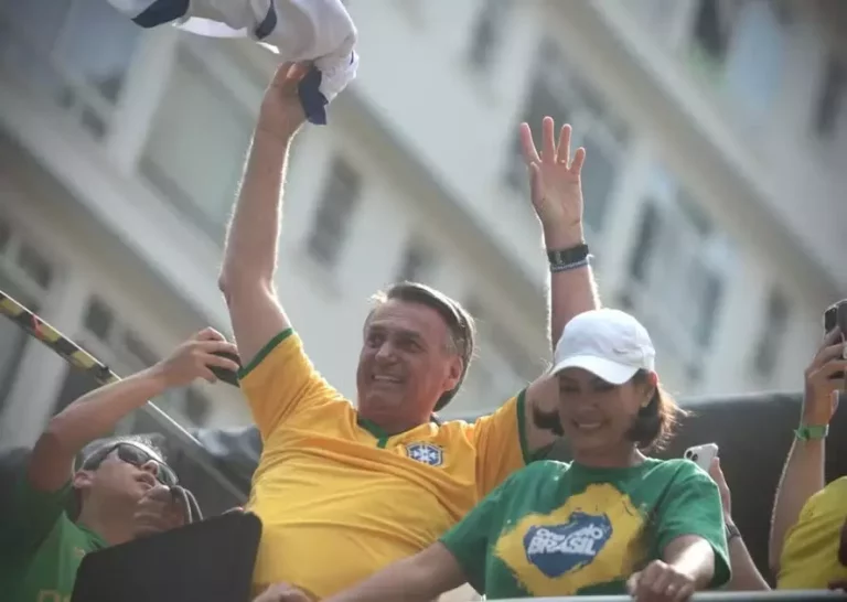 Jair Bolsonaro durante ato na Avenida Paulista. (Foto: Maria Isabel Oliveira)