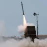 Sistema antimísseis israelense Domo de Ferro em operação, no território designado Israel [Jack Guez/AFP via Getty Images]