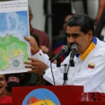 O presidente da Venezuela, Nicolas Maduro, fala durante o evento em apoio à posição de seu governo na disputa territorial por Essequibo, em 8 de dezembro de 2023, em Caracas, Venezuela. Mariela Lopez/Anadolu via Getty Images