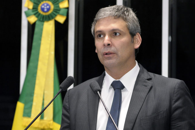 Lindbergh Farias defende prisão de Bolsonaro