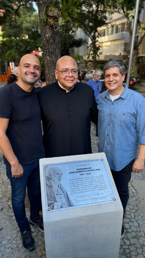 Padre José Roberto é eternizado nas ruas de Copacabana

