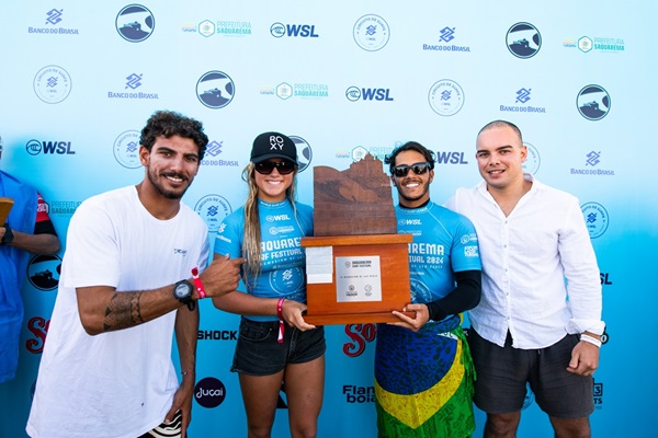 Troféu Leo Neves com seus filhos Valentin e Leo (Foto: Thiago Diz / 213 Sports)