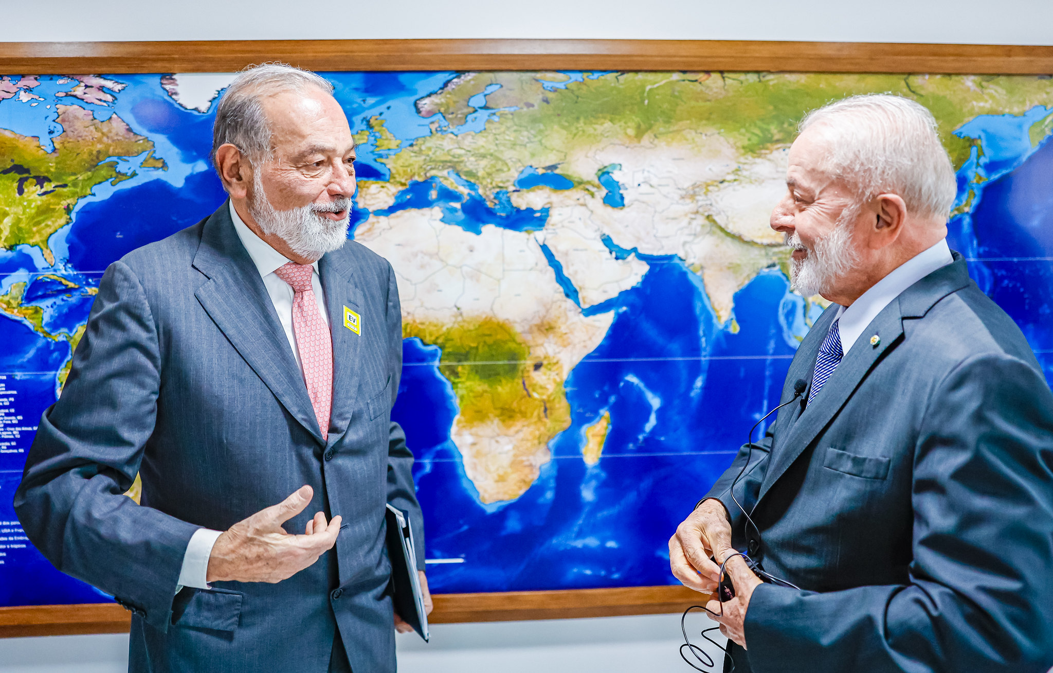 O megaempresário Carlos Slim ao lado do presidente Lula. Foto: Ricardo Stuckert