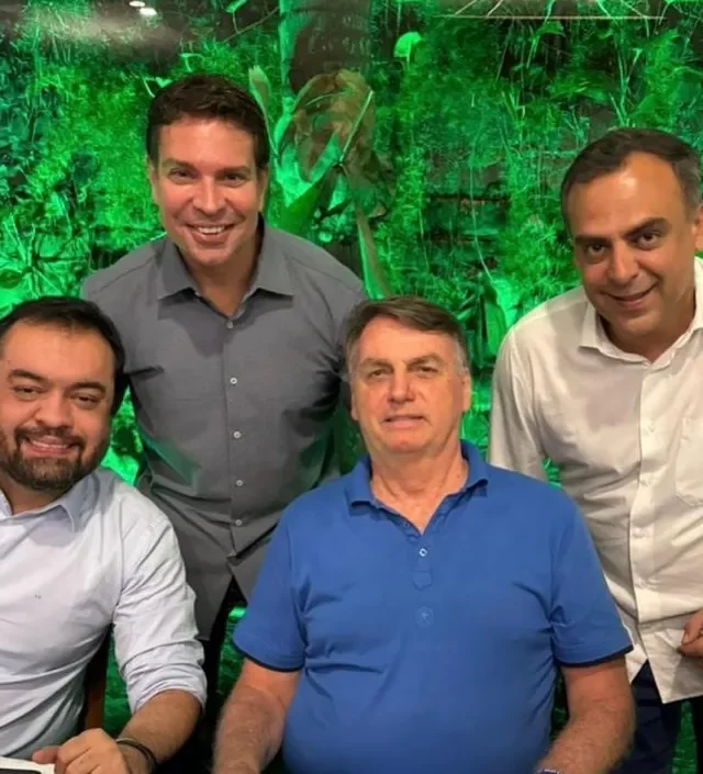 Bolsonaro em jantar do PL no Rio com o governador Claudio Castro, Ramagem e o deputado estadual Anderson Moraes — Foto: Reprodução/Instagram