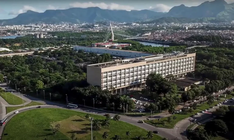 Aos 150 anos, Escola Politécnica da UFRJ vira patrimônio do Rio