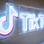 Segundo a rede social TikTok, mais de 170 milhões de estadunidenses usam a plataforma no país - Tolga Akmen / AFP