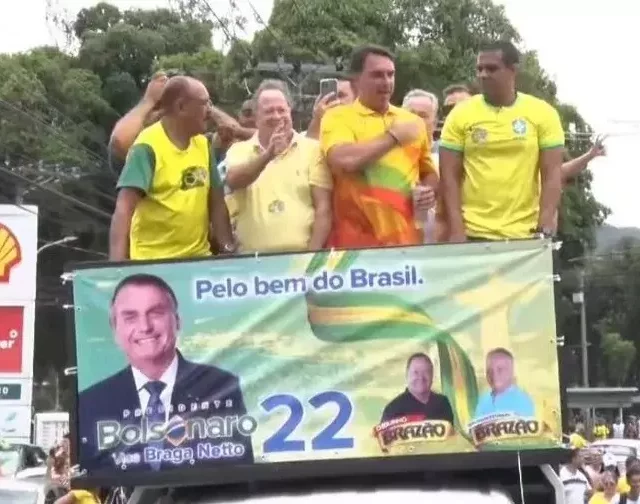 Chiquinho Brazão ao lado de Flávio Bolsonaro em campanha. Foto: reprodução