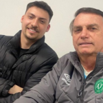 Jair Renan ao lado do pai, o ex-presidente Jair Bolsonaro. Foto: reprodução