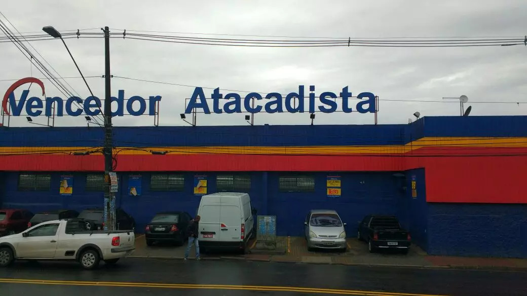 Mercado Vencedor, em Diadema, teve o teto desabado. Foto: reprodução