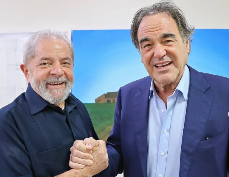 Presidente Luiz Inácio Lula da Silva com o cineasta Oliver Stone. Foto: Reprodução/Redes Sociais