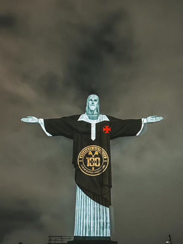 Cristo Redentor veste camisa do Vasco no centenário da Resposta Histórica — Foto: Marcelo Wance / Vasco da Gama