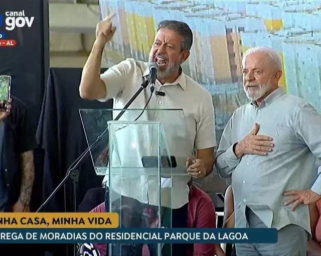 O presidente da Câmara, Arthur Lira (PP-AL), foi vaiado e defendido por Lula durante evento. Foto: Reprodução