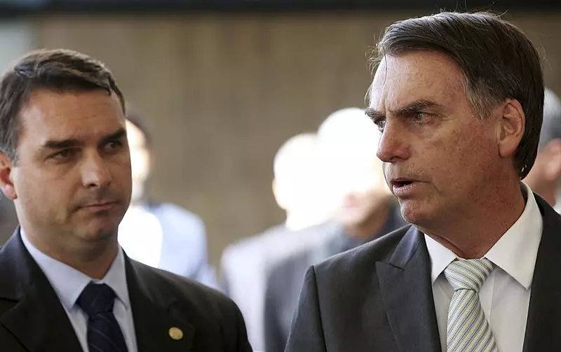Flávio e Jair Bolsonaro. Foto: reprodução